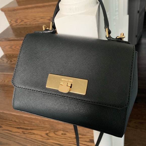 Michael Kors Handbags - Michael Kors Callie Satchel Flap purse